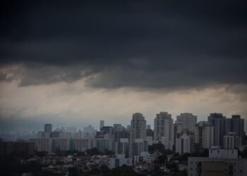 Alerta Máximo: Chuvas Torrenciais e Risco de Tempestades Atingem Piracicaba e São Paulo