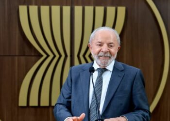 Petróleo financiará a transição energética brasileira, diz Lula