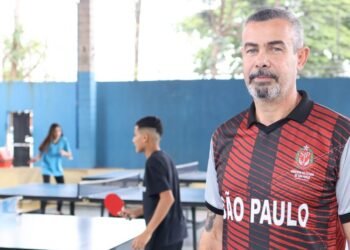 Professor Transforma Escola em Celeiro de Mesatenistas em Poá Após Duas Décadas