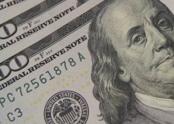 Dólar Cede Terreno: Acalmando Temores EUA-China, Moeda Atinge R$ 5,46