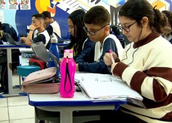 Educação Inclusiva: Desafios e Avanços no Brasil para Pessoas com Deficiência