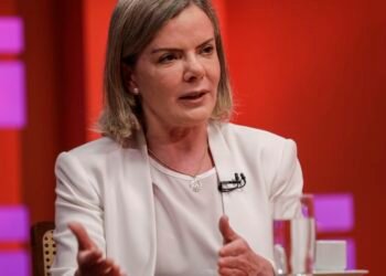 Ministra Alerta: Direita Brasileira Incentiva Intervenção dos EUA