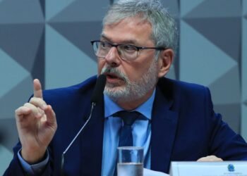Ex-Diretor do INSS Nega Influência Política em Meio a Investigação de Fraudes