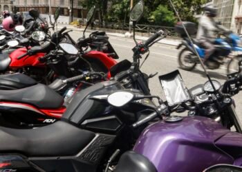 Trabalhadores de Aplicativos Ganham Mais, Mas Enfrentam Jornadas Exaustivas e Menos Proteção