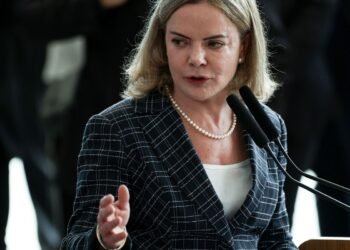 Derrite na Relatoria de PL Antifacção Gera Críticas e Acusações de Viés Político