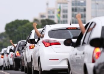 Motoristas de App: Exploração disfarçada de empreendedorismo, revela estudo