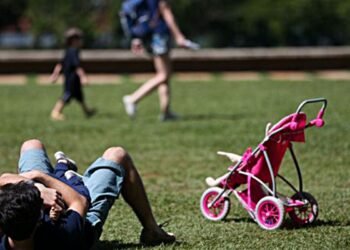 Licença-Paternidade Ampliada: Um Passo Tímido Rumo à Igualdade no Cuidado Infantil