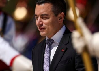 Equador Rejeita Bases Militares Estrangeiras e Assembleia Constituinte em Referendo