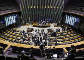 Lindbergh Propõe Mudança para Cassar Mandato de Deputado Faltoso Mais Rápido