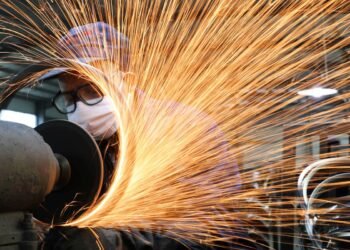 Tarifas dos EUA: Brasil Busca Fim de Sobretaxa de 40% Após Alívio Parcial