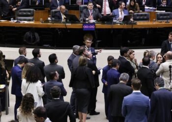 Congresso Nacional Aprova Orçamento com Superávit Previsto para 2026