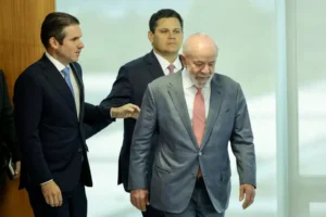 Partidos de centro percebem maior governabilidade com Lula, analisa cientista político